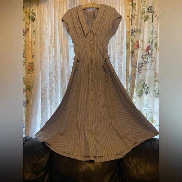 By Anthropologie Short-Sleeve V-Neck Pleated Midi Dress - Picture 5 of 11